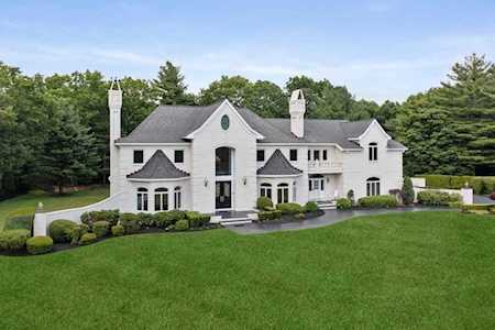 38 Brookfield Road Dover, MA 02030