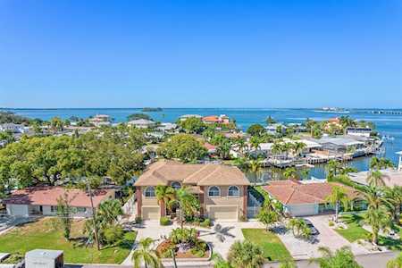 2262 Edythe Dr Dunedin, FL 34698