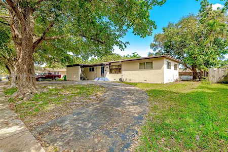 19665 NE 12th Ave Miami, FL 33179