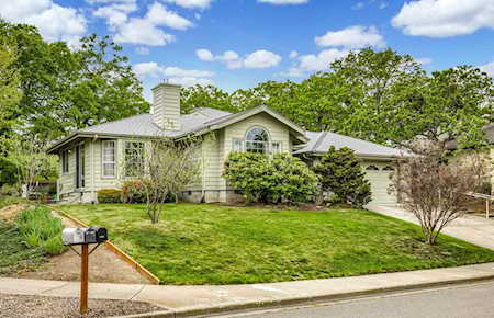 1033 Oak Knoll Dr Ashland, OR 97520