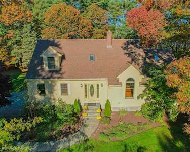 16 Bishop Rd Rochester, MA 02770
