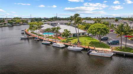 180 Cypress Club Dr #827 Pompano Beach, FL 33060