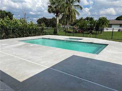 70 Thorncrest Ln Naples, FL 34113