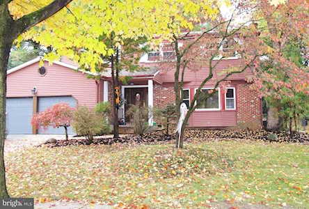 518 Perry Dr Mount Laurel, NJ 08054
