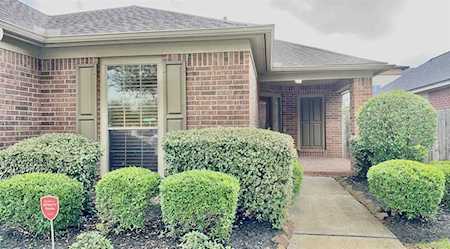 2003 Balsam Lake Ln Pearland, TX 77584