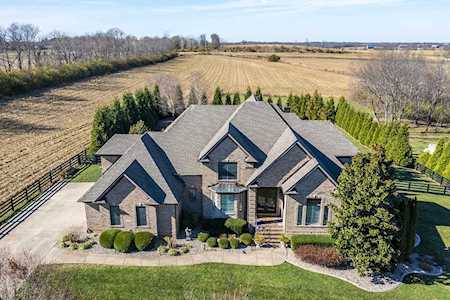 106 Deerfield Circle Nicholasville, KY 40356