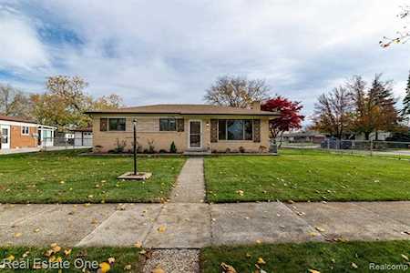 35318 Blairmoor Clinton Township, MI 48035