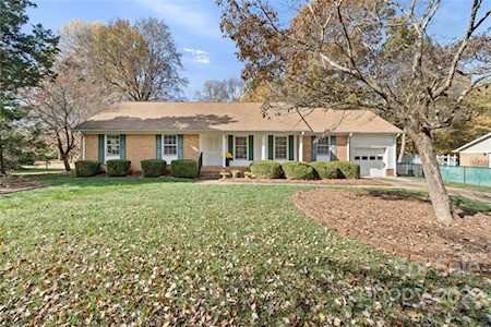1211 Lightwood Dr Matthews, NC 28105