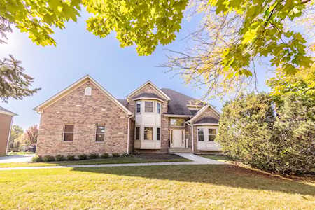 44 Park View Ln Hawthorn Woods, IL 60047