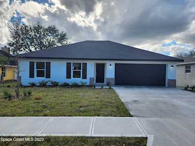 840 Parkwood Avenue Titusville, FL 32796