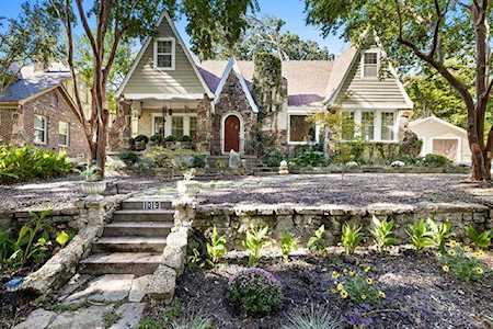 1019 Sarasota Circle Dallas, TX 75223
