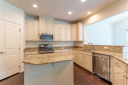 5820 Selkirkshire Rd Charlotte, NC 28278