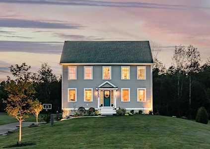 32 Daniels Dr Lee, NH 03861