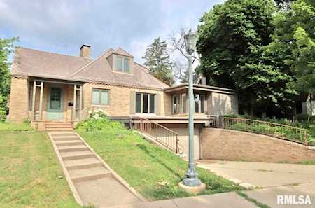 401 W Hollyridge Circle Peoria, IL 61614