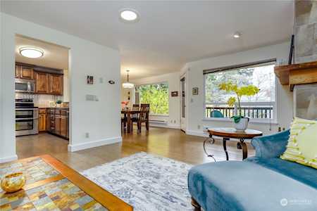786 Madison Ave N Bainbridge Island, WA 98110