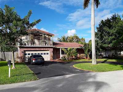 3261 Seaward Dr Lauderdale By The Sea, FL 33062