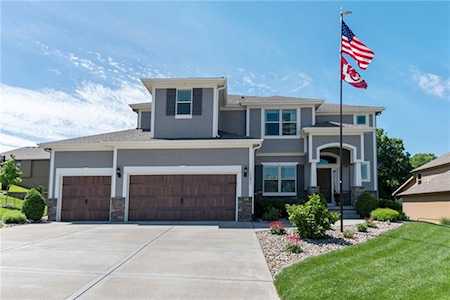 15097 N Cherry Ct Parkville, MO 64152