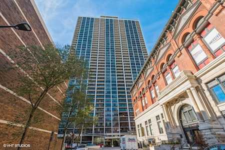 1560 N Sandburg Terrace #707J Chicago, IL 60610