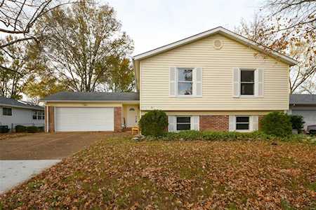 303 Oakfield Dr Ballwin, MO 63021