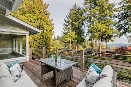 9792 NE Murden Cove Dr Bainbridge Island, WA 98110