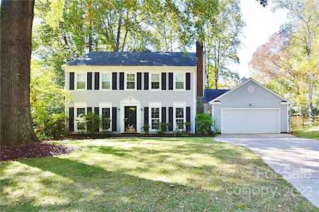2907 Heathcroft Ct Charlotte, NC 28269