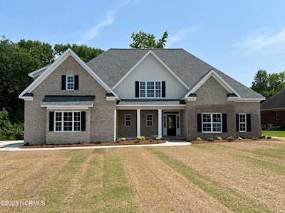 2611 Winding Cove Drive Grimesland, NC 27837
