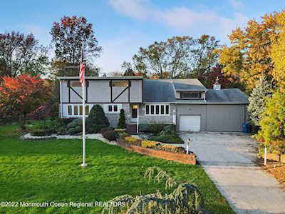 41 Kenneth Terrace Middletown, NJ 07748