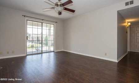 512 Logsdon Ct Louisville, KY 40243
