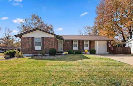 1450 Coachway Ln Hazelwood, MO 63042