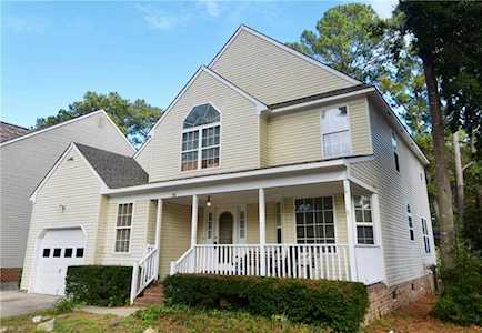 2204 Sandalwood Rd Virginia Beach, VA 23451