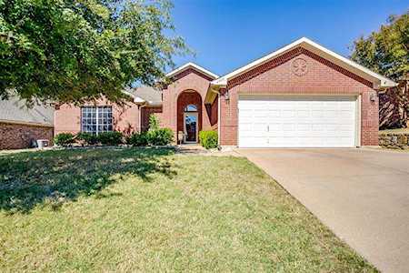 2440 Castle Pines Drive Burleson, TX 76028