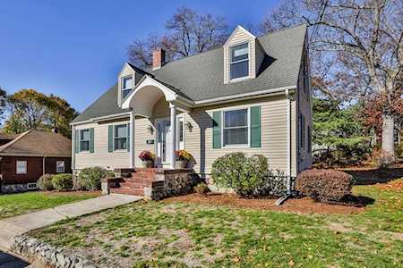 17 Gladstone St Wakefield, MA 01880