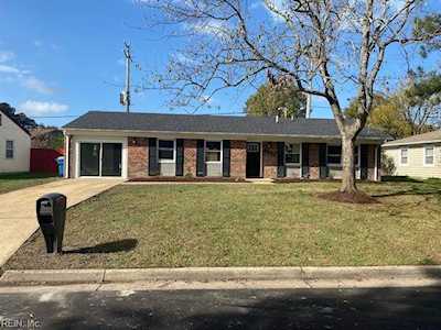 5573 Stonehaven Dr Virginia Beach, VA 23464