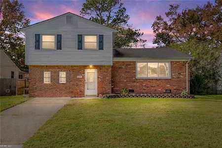 813 Hilltop Rd Virginia Beach, VA 23454