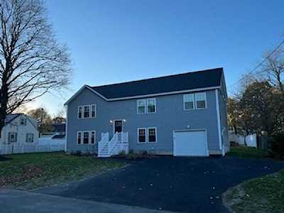 35 Chickering St Lawrence, MA 01843