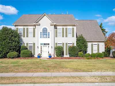 1105 Butterburr Dr Matthews, NC 28104