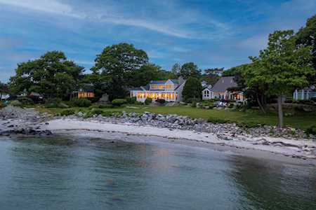 133 Little Harbor Rd New Castle, NH 03854