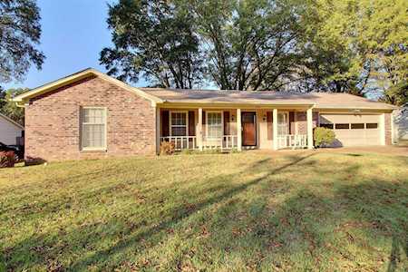 242 W Lawnwood Dr Collierville, TN 38017