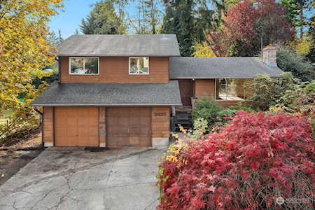 8427 NE 144th Place Kirkland, WA 98034