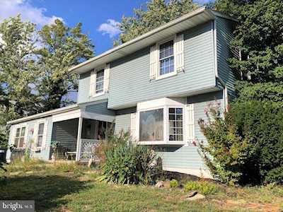 597 Sherrington Ln Runnemede, NJ 08078