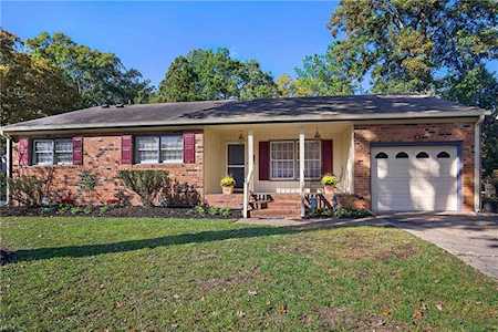 201 Manassas Ct Hampton, VA 23669