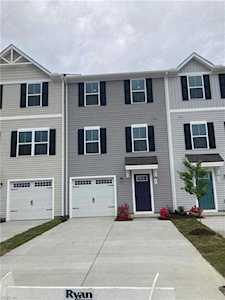 60 Clara Ct Suffolk, VA 23434