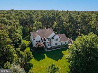 7 Dufton Dr Medford, NJ 08055