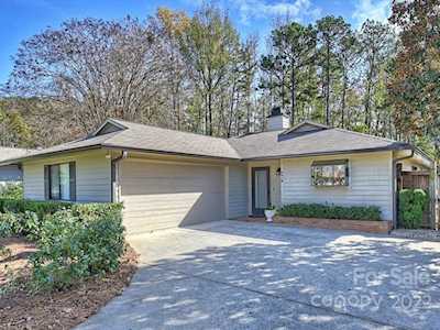 9018 St Lucia Ln Charlotte, NC 28277