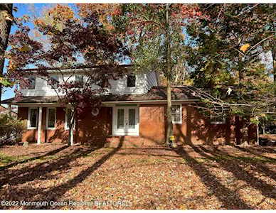 23 Gettysburg Dr Manalapan, NJ 07726