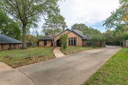 1644 Lancashire Court Bedford, TX 76021