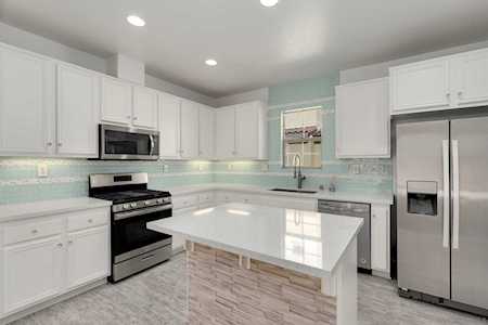 327 Bishop Dr San Marcos, CA 92078