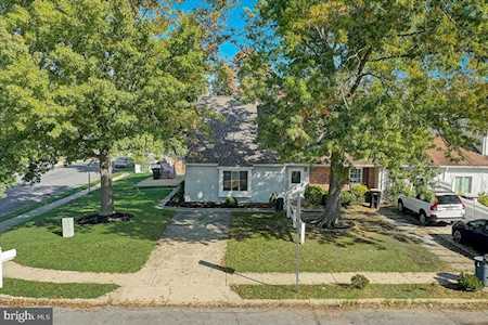 360 Cherrywood Dr Clementon, NJ 08021