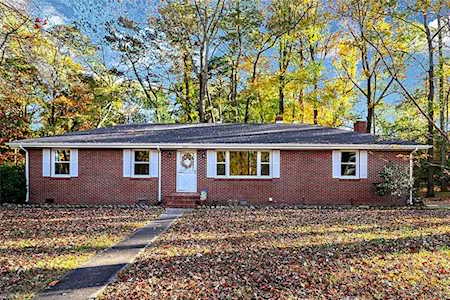 3217 Pioneer Ln Chesapeake, VA 23323