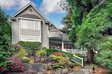 943 18th Ave E Seattle, WA 98112
